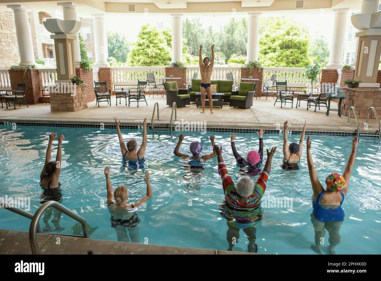 QUEEN BEES (2021) MICHAEL LEMBECK (DIR) GRAVITAS VENTURES/COLLEZIONE MOVIESTORE Foto Stock