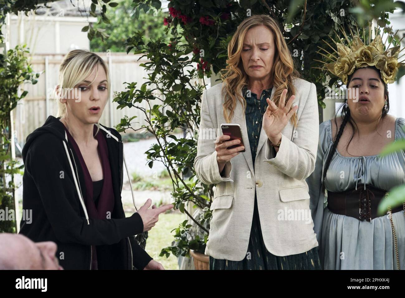 LA TENUTA (2022) ANNA FARIS TONI COLLETTE KEYLA MONTERROSO MEJIA DEAN CRAIG (DIR) FIRMA FILM/COLLEZIONE MOVIESTORE Foto Stock