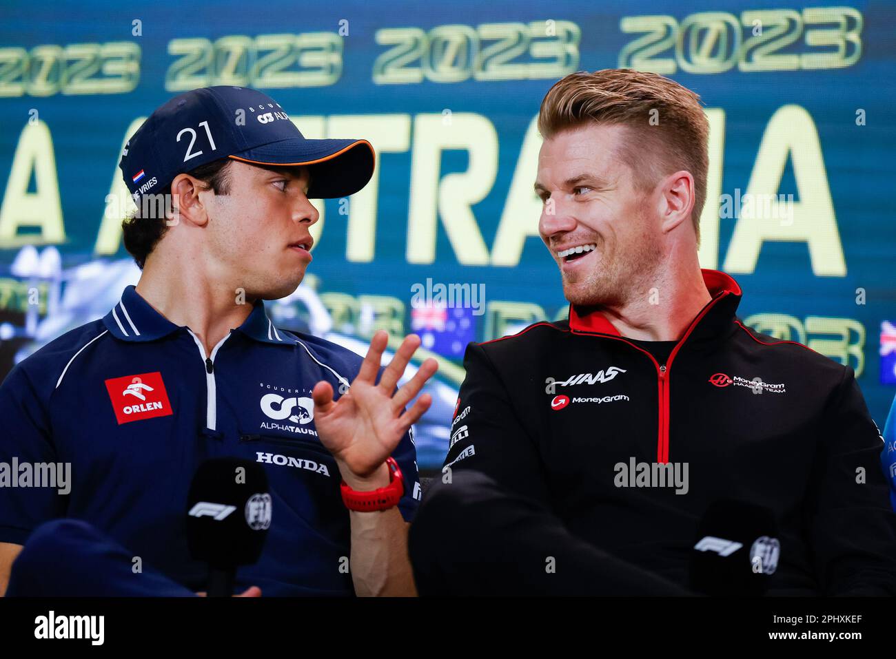 Melbourne, Australia. 30th Mar, 2023. Nyck De Vries dei Paesi Bassi e la Scuderia AlphaTauri e Nico Hulkenberg della Germania e il Team MoneyGram Haas F1 alla Conferenza Stampa in vista del Gran Premio d'Australia di Formula uno all'Albert Park Circuit di Melbourne il 30 marzo 2023. Credit: SOPA Images Limited/Alamy Live News Foto Stock