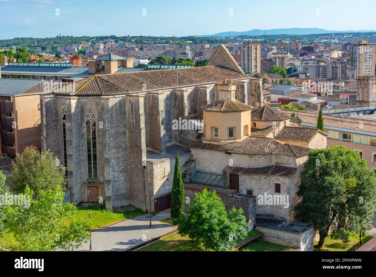 Vista panoramica della chiesa di Sant Domenec nella città spagnola di Girona. Foto Stock