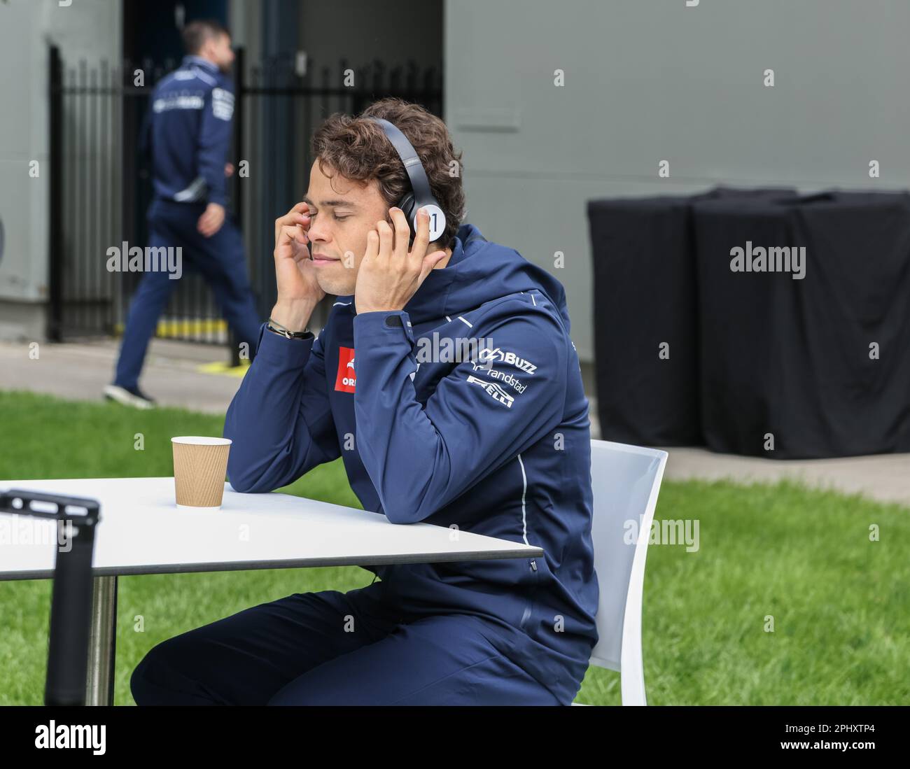 Melbourne, Australia. 29th Mar, 2023. Nyck De Vries dei Paesi Bassi e della Scuderia AlphaTauri con cuffie in vista del Gran Premio d'Australia di Formula uno all'Albert Park Circuit di Melbourne. Credit: SOPA Images Limited/Alamy Live News Foto Stock