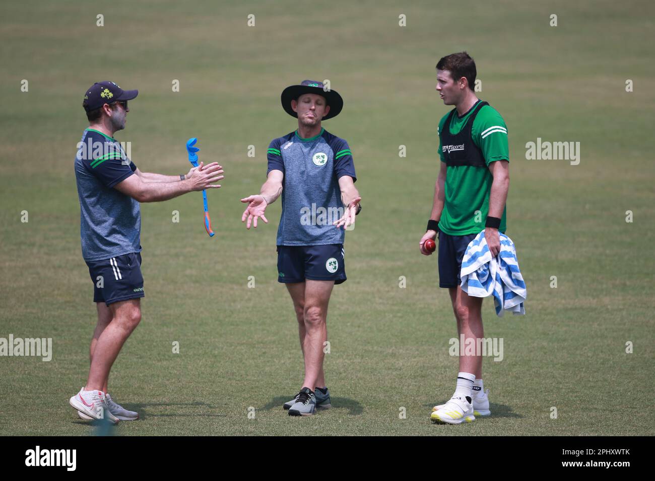 Ireland Test Cricket Players partecipa alla pratica allo Zahur Ahmed Chowdhury Stadium, Sagorika, Chattogram, Bangladesh. Foto Stock