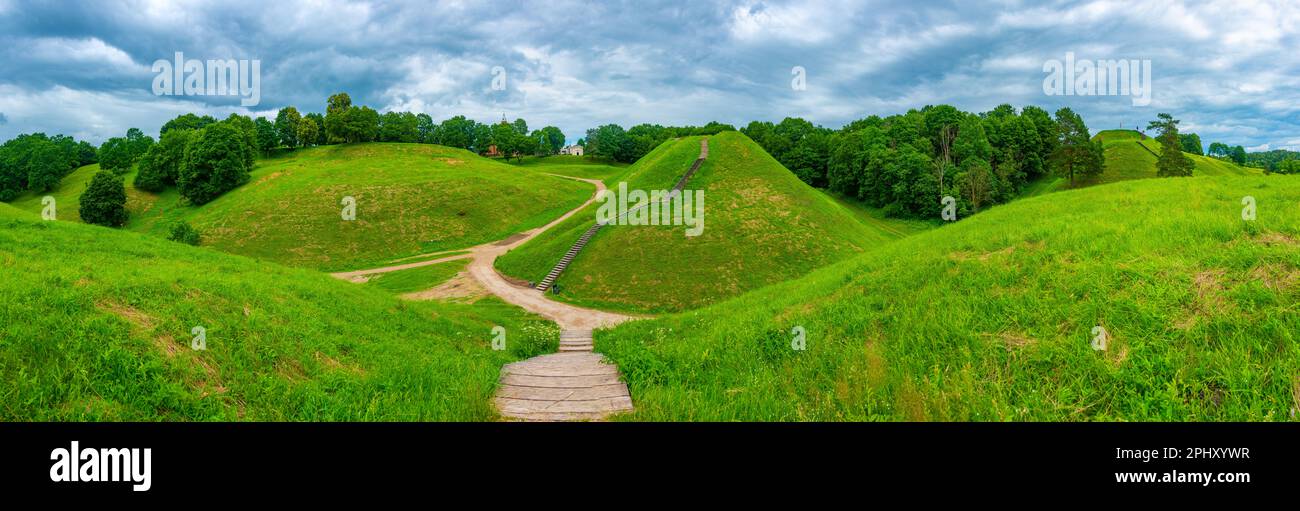 Vista panoramica delle colline di Kernave, antica capitale del Granducato di Lituania. Foto Stock