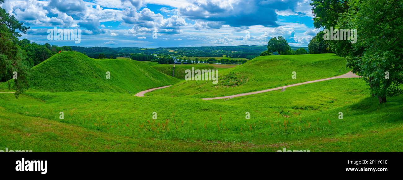 Vista panoramica delle colline di Kernave, antica capitale del Granducato di Lituania. Foto Stock