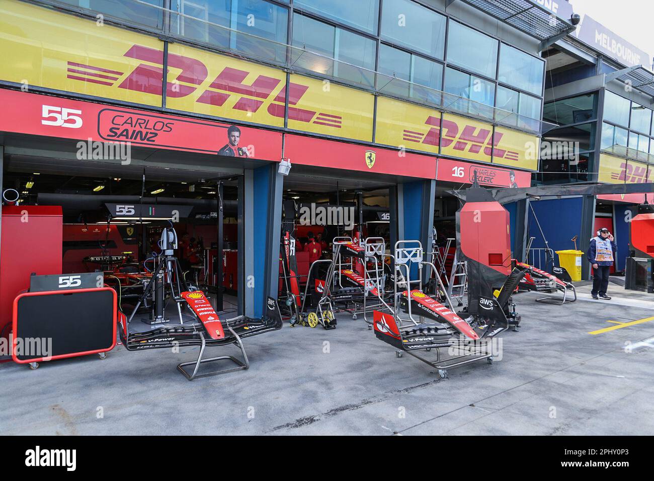 Melbourne, Australia. 30th Mar, 2023. Il garage della scuderia Ferrari ha visto in anticipo il Gran Premio d'Australia di Formula uno all'Albert Park Circuit di Melbourne. Credit: SOPA Images Limited/Alamy Live News Foto Stock