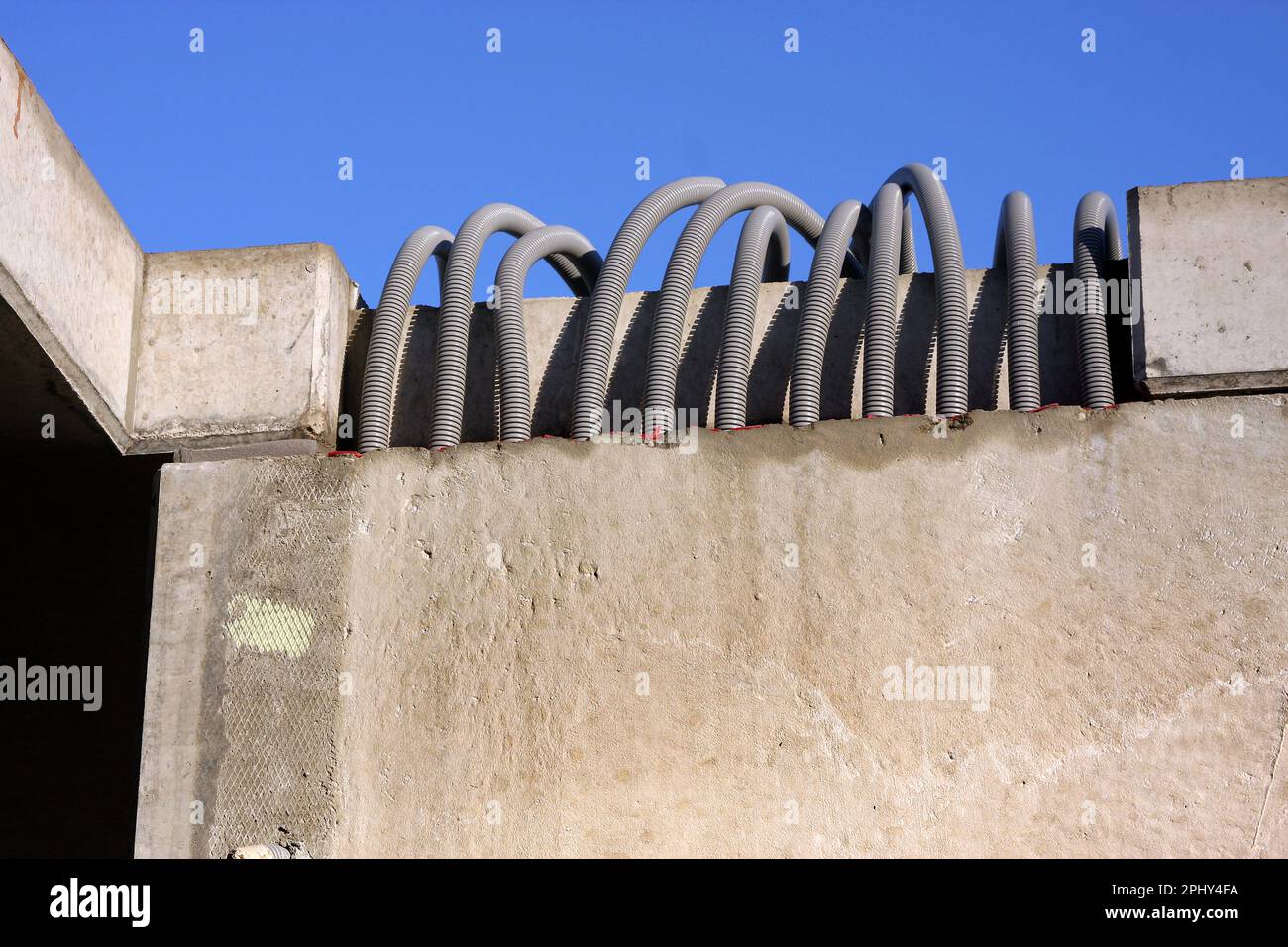 cantiere con tubi di alimentazione Foto Stock