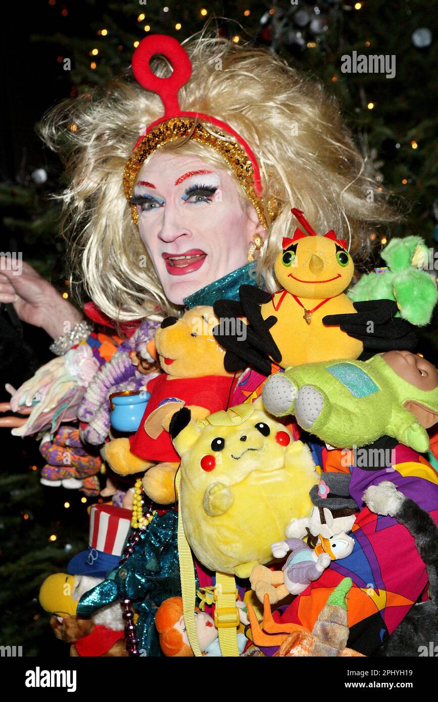 New York, NY, Stati Uniti. 21 dicembre 2009. Lavinia Co-op alla David Barton Gym 8th Annual Toy Drive che beneficia degli ospedali per bambini della David Barton Gym. Credito: Steve Mack/Alamy Foto Stock