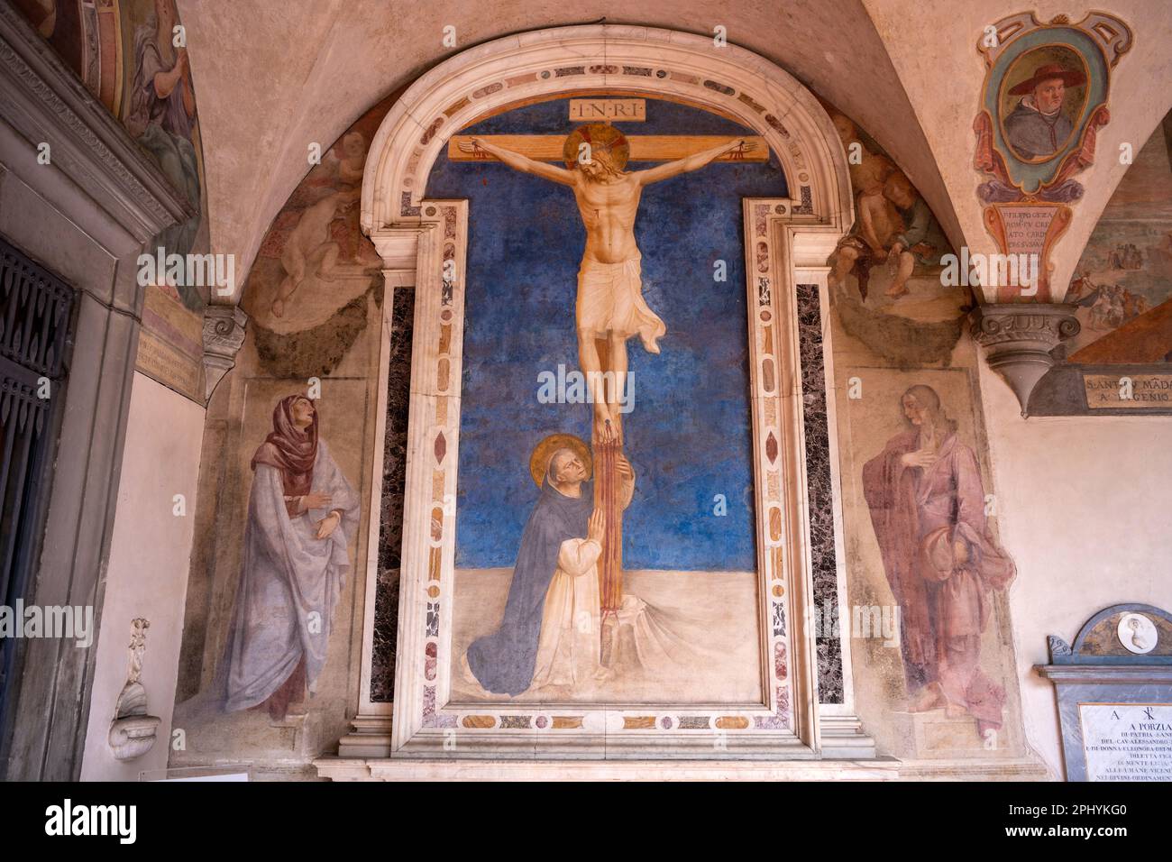 Affresco di Sant'Angelo, San Domenico che adora la Crocifissione, al Museo di San Marco, Firenze Foto Stock