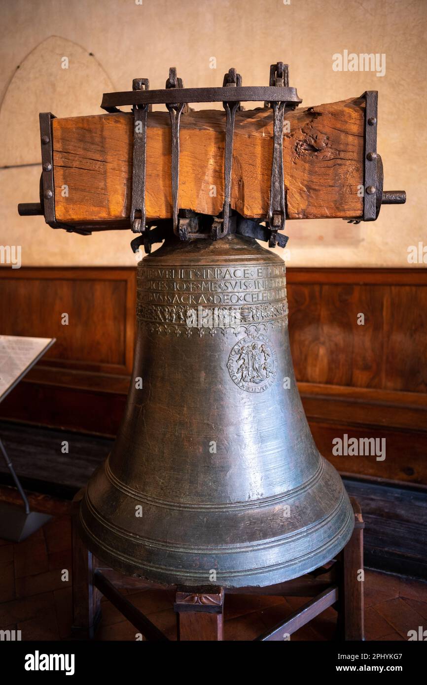 La Piagnona (Crybaby) campana che suonò quando San Marco fu attaccato. Bandito da San Marco e frustato dalla folla. Museo di San Marco, Firenze Foto Stock