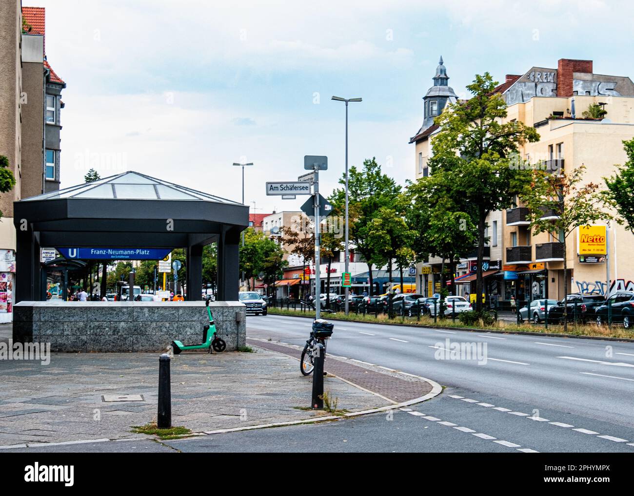 U Franz Neumann Platz ingresso della stazione della U-Bahn su CNR am Schäfersee & Residenzstrasse, Reinickendorf, Berlino, Germania Foto Stock