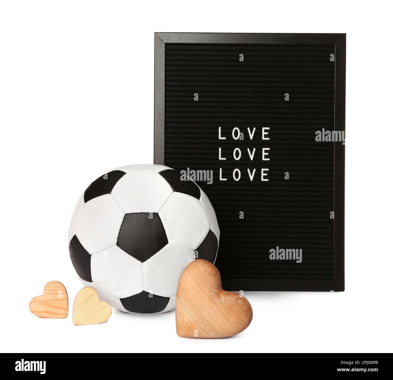 Pallone da calcio, cuori e lettera con parole Amore su sfondo bianco Foto Stock