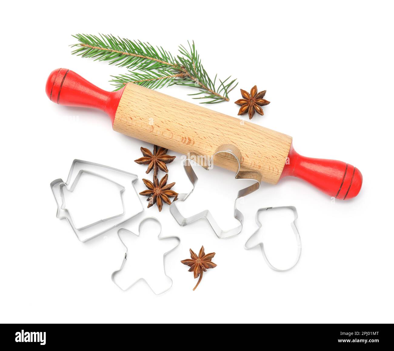 Biscottini, rolling pin, abete rametto e anice stelle su sfondo bianco, vista dall'alto Foto Stock