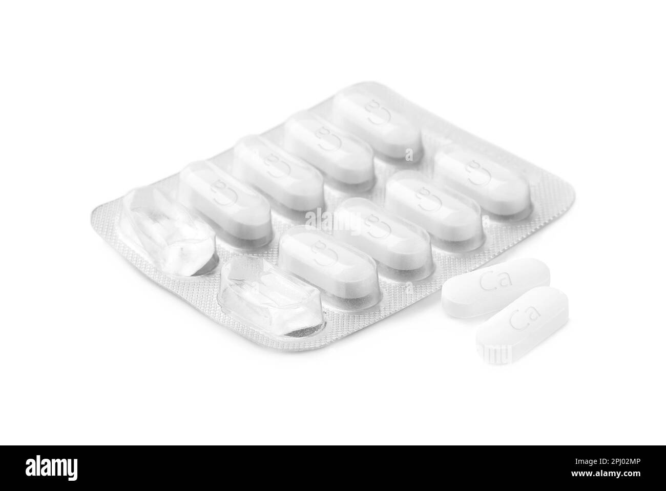 Blister con pillole di integratore di calcio su sfondo bianco Foto Stock