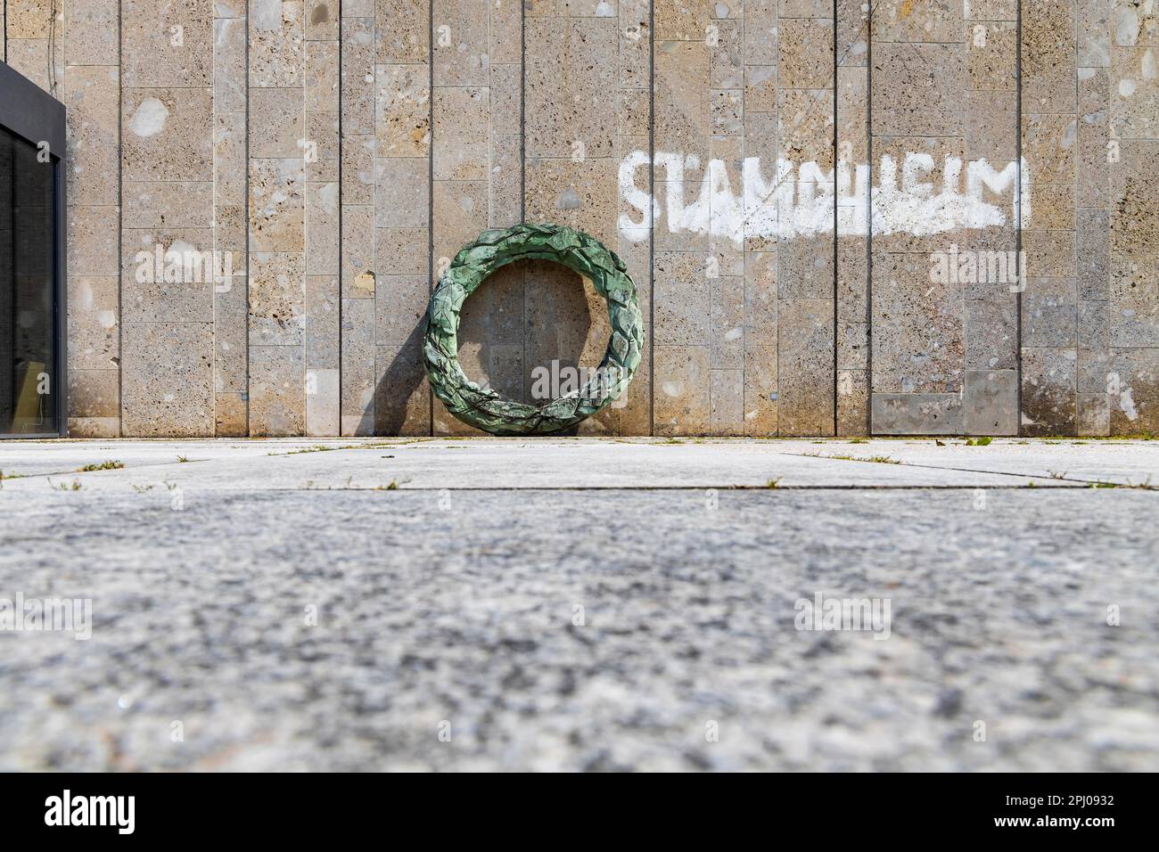 STAMMHEIM, scultura dell'artista OLAF Metzel di fronte alla società d'arte Wuerttembergischer Stoccarda, Baden-Wuerttemberg, Germania Foto Stock