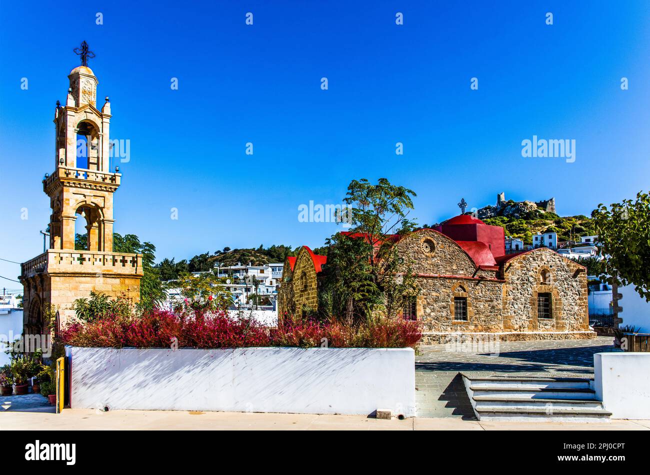 Croce-cupola chiesa di Kimissis tis Theotokou, Asklipio, una delle più antiche chiese di Rodi dal 13th ° secolo, Grecia Foto Stock