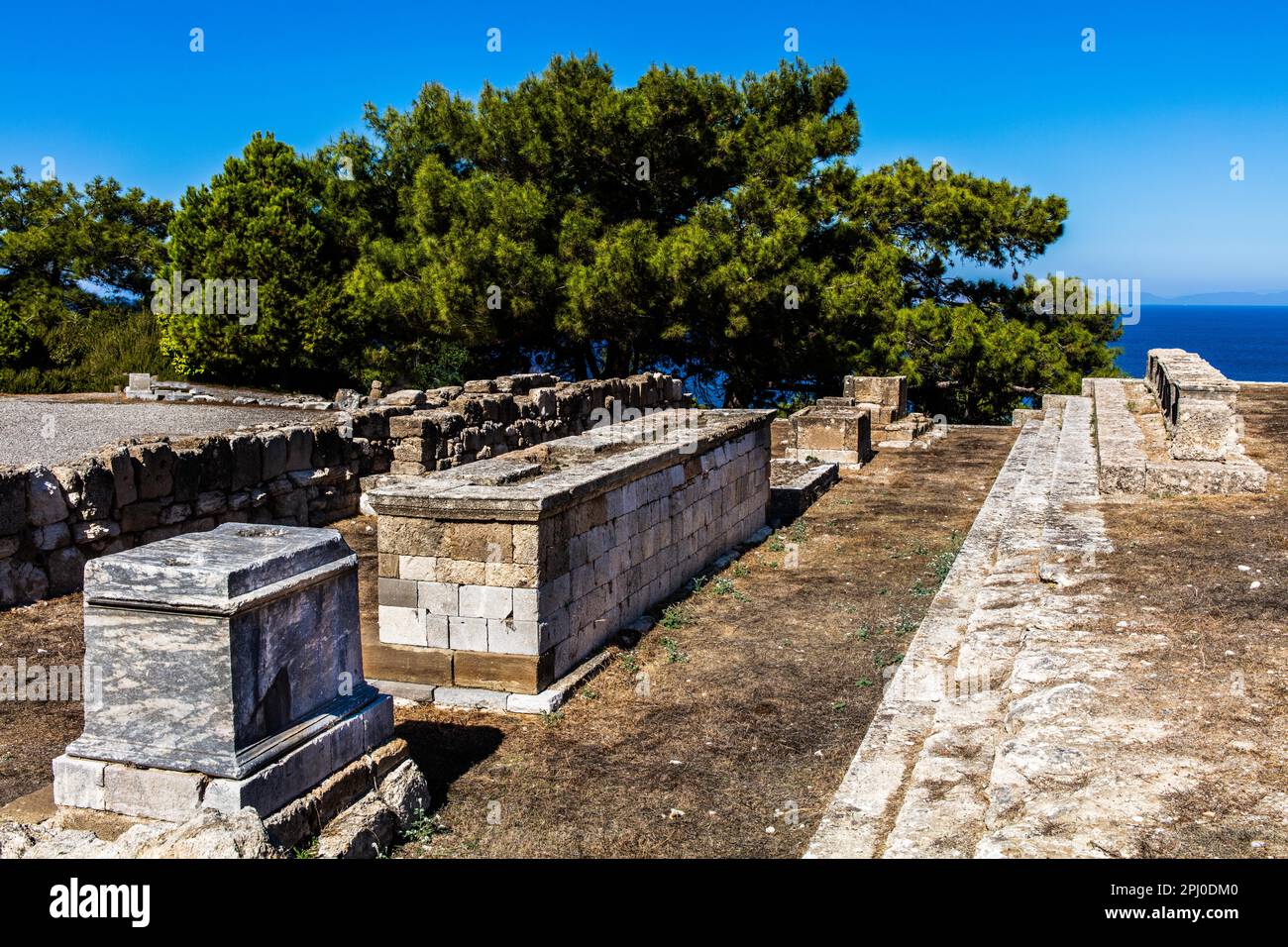 Hierotyteion, altaere per le varie divinità, Kamiros antico si estende terrazzato su tre livelli, 6th ° secolo AC, in antichità uno dei tre più Foto Stock