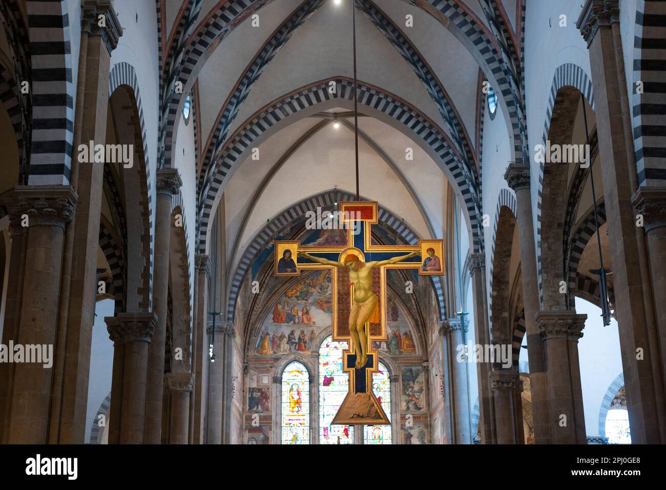 Il Crocifisso di Giotto (1288-90) appeso a Santa Maria Novella, Firenze Foto Stock