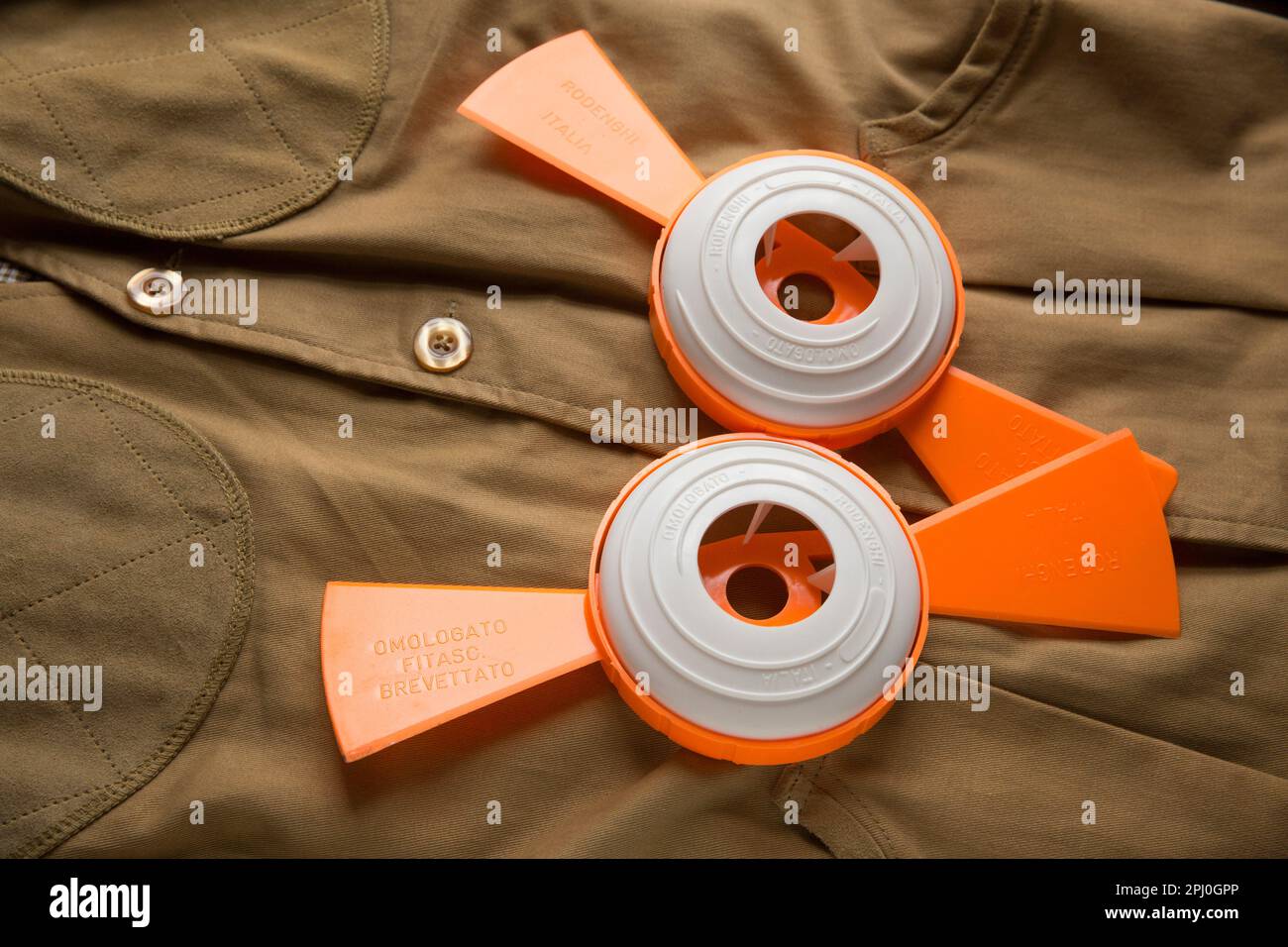 Esempi di bersagli in plastica utilizzati per la disciplina di tiro al bersaglio di Helice. La disciplina era precedentemente nota come ZZ. Gli obiettivi di Helice sono lanciati Foto Stock