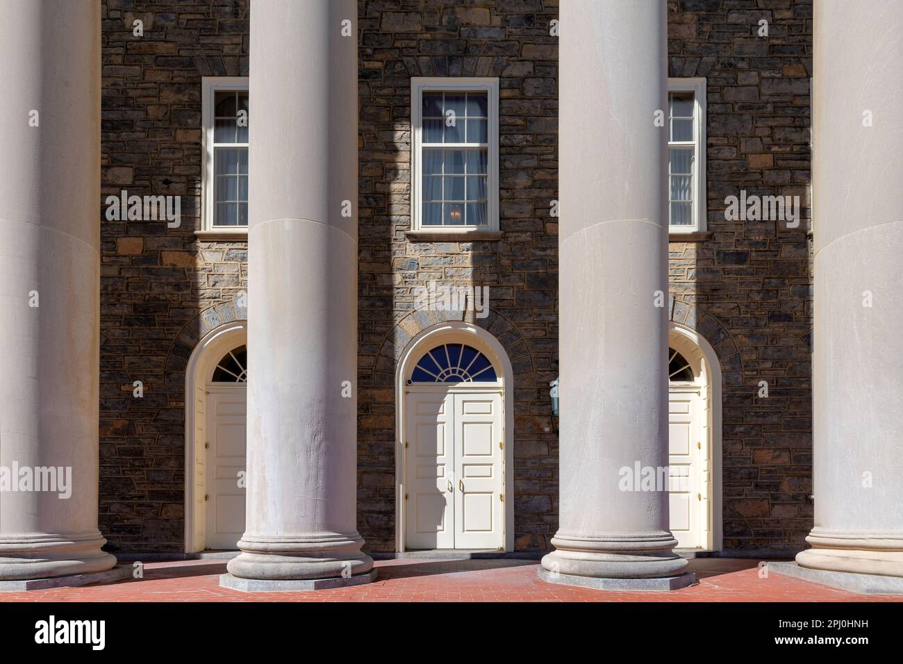 Facciata con colonne del campus della state University Foto Stock