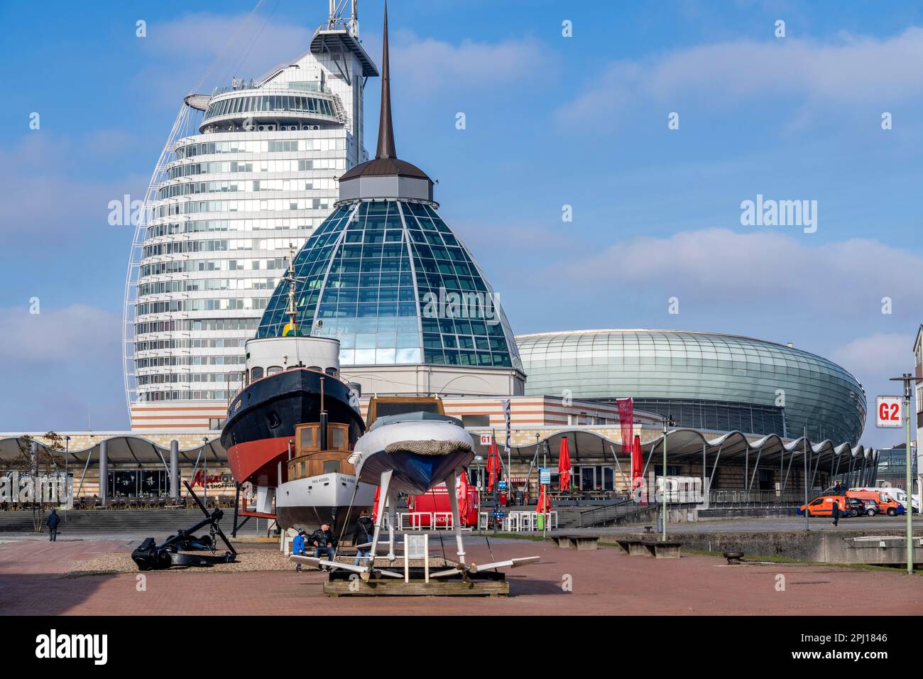Porto vecchio, bacino del porto, distretto portuale, edificio Sail City, Klimahaus Bremerhaven, Navi museo, parte dell'Hafenwelten, a Bremerhaven, Brema Foto Stock