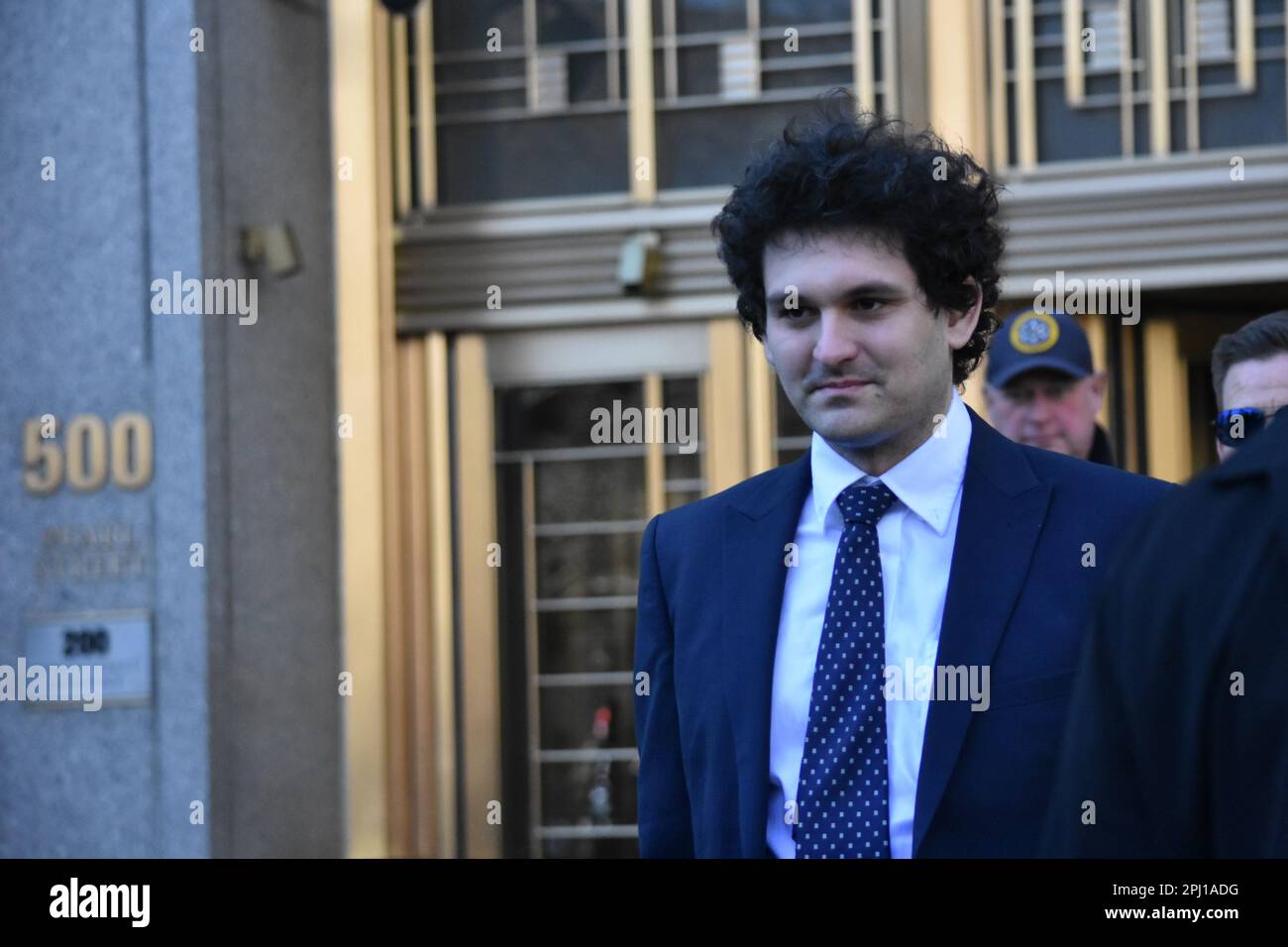 Manhattan, Stati Uniti. 30th Mar, 2023. Sam Bankman Fried lascia Daniel Patrick Moynihan United States Courthouse dopo aver partecipato a un'apparizione in tribunale a Manhattan, New York City. (Foto di Kyle Mazza/SOPA Images/Sipa USA) Credit: Sipa USA/Alamy Live News Foto Stock