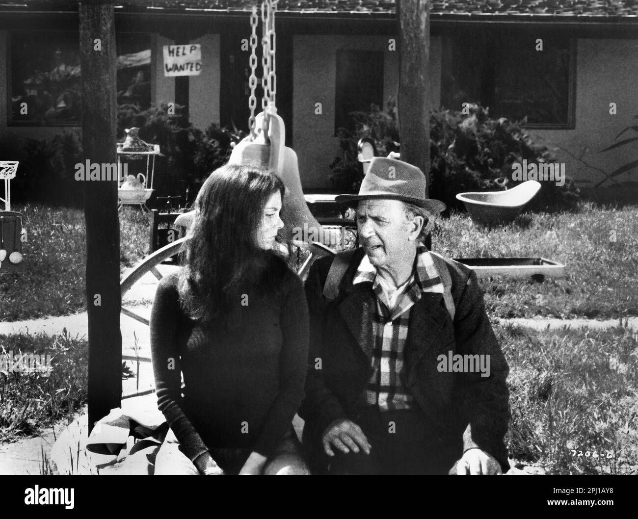 Lesley Ann Warren, Jack Albertson, on-set of the Film, 'Pickup on 101', American International Pictures, 1972 Foto Stock