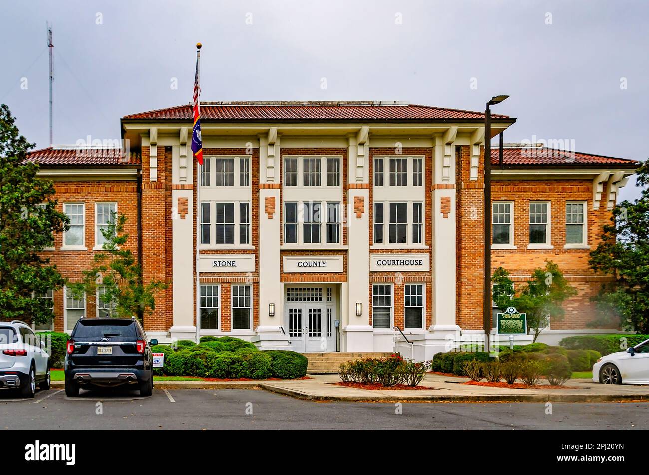 Il tribunale della contea di Stone è nella foto, il 29 marzo 2023, a Wiggins, Mississippi. Il tribunale neoclassico è un monumento storico del Mississippi. Foto Stock