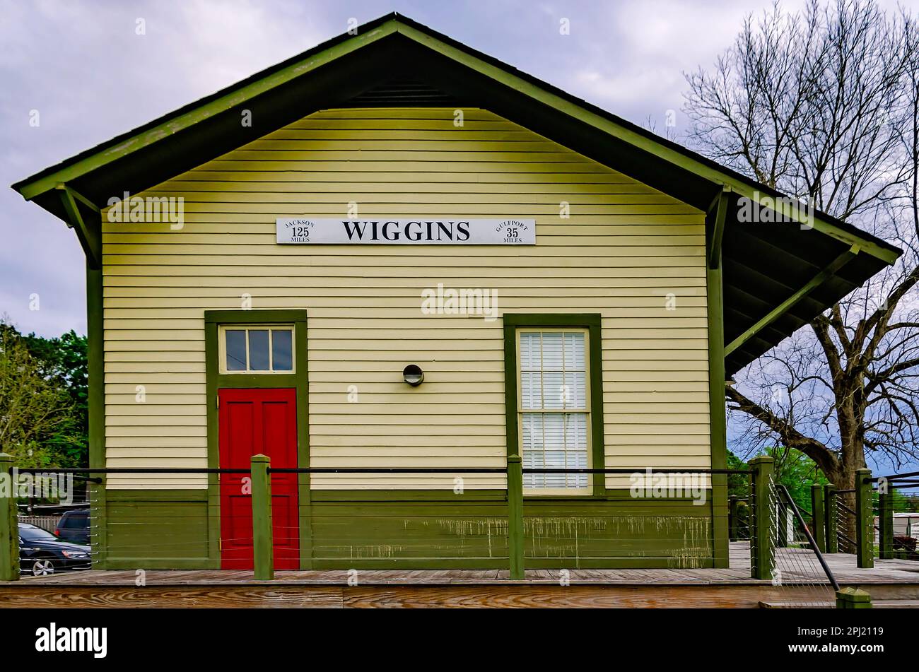 Wiggins Depot è nella foto, il 29 marzo 2023, a Wiggins, Mississippi. Il deposito ferroviario di Wiggins è stato costruito nel 1910 dalla Gulf and Ship Island Railroad. Foto Stock