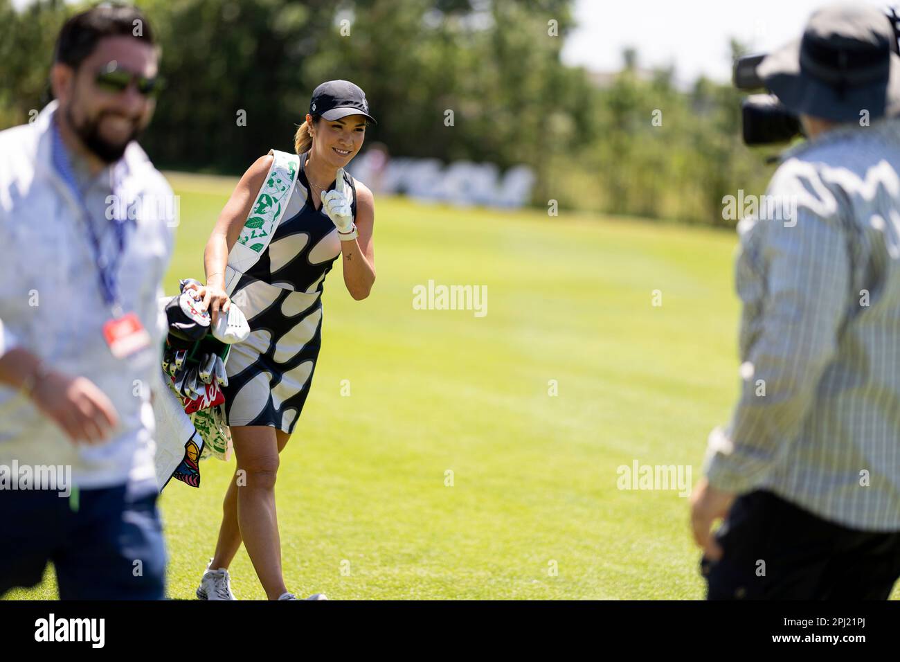 LIV Golf Broadcast member, Su-Ann Heng on the 17th hole during the pro-am ahead of LIV Golf Orlando at Orange County National on Thursday, Mar. 30, 2023 in Winter Garden, Florida. (Photo by Doug DeFelice/LIV Golf via AP) Foto Stock