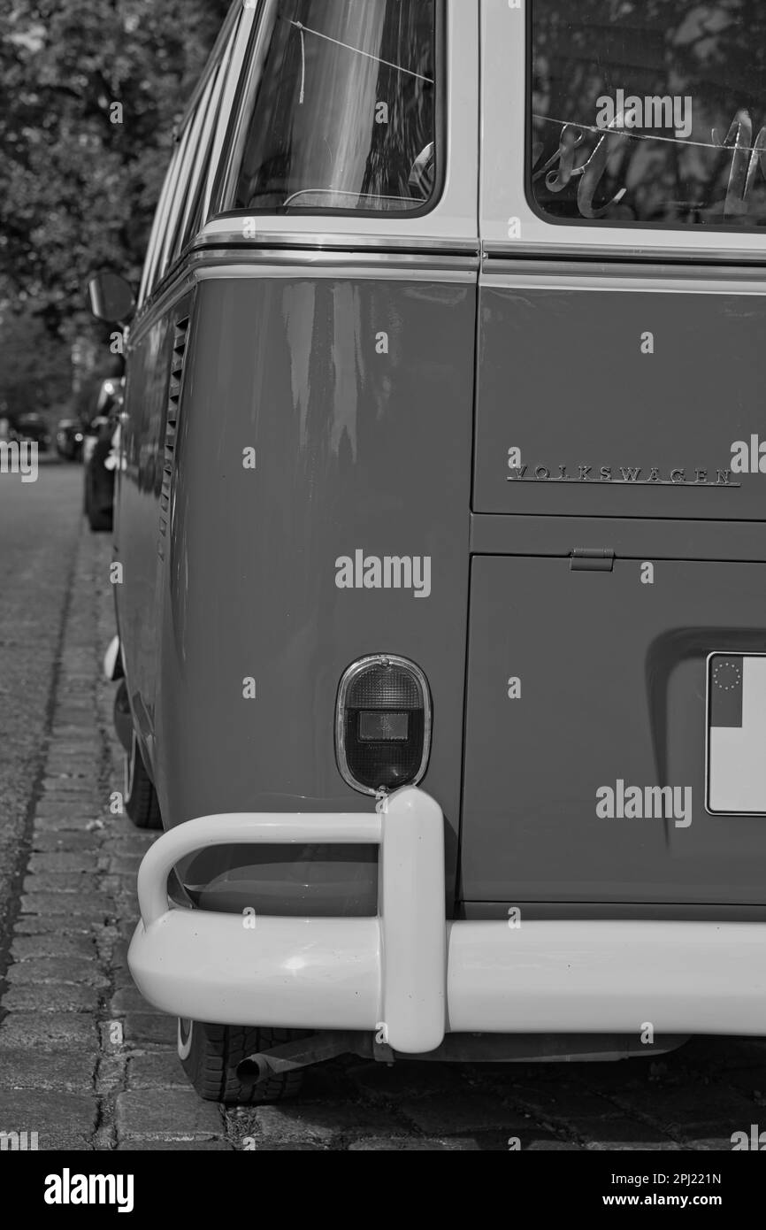 volkswagen t2, trasportatore tipo 2, furgone d'epoca degli anni '60, vw bus Foto Stock