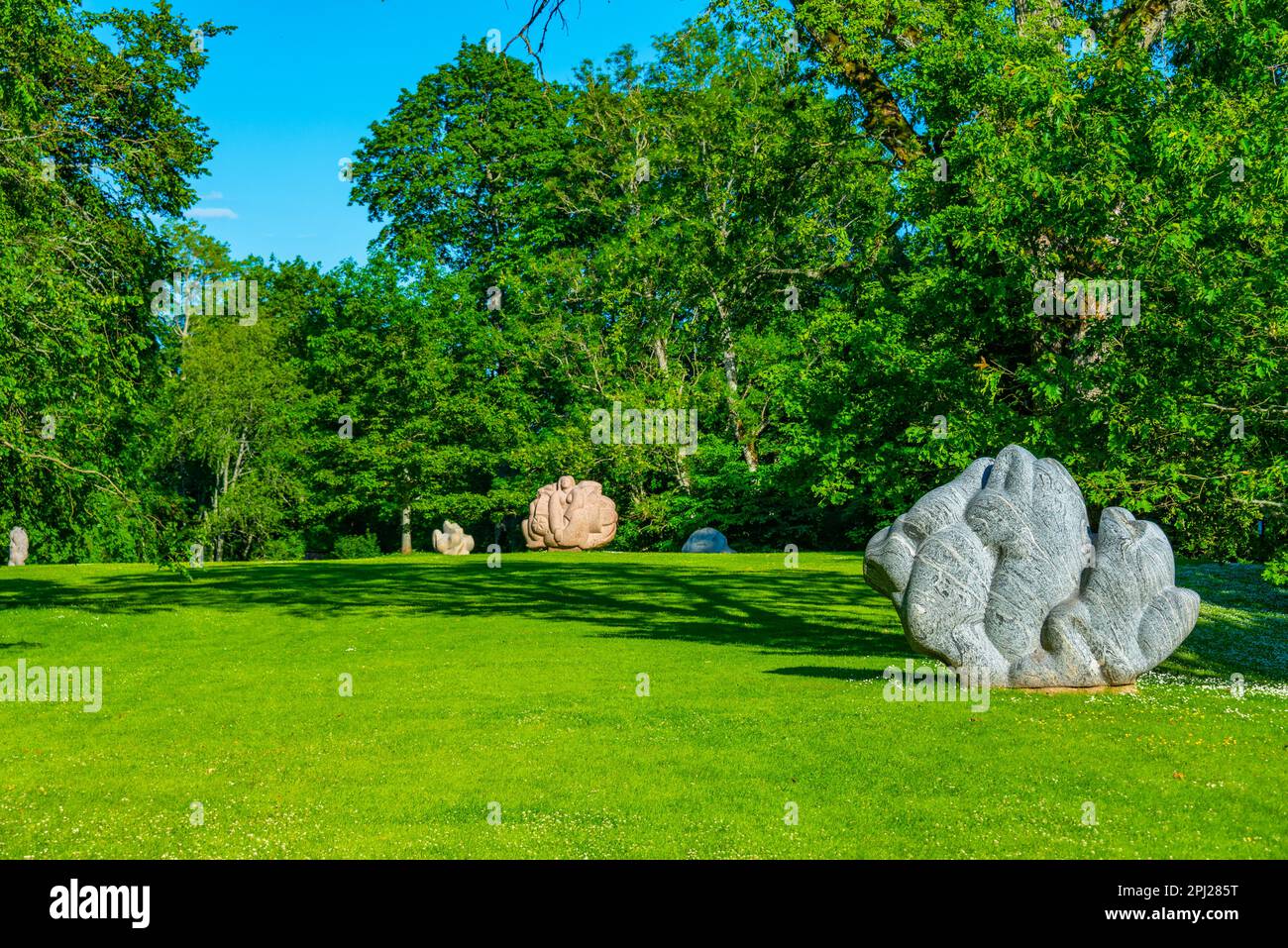 Turaida, Lettonia, 25 giugno 2022: Sculture presso la riserva del museo Turaida in Lettonia. Foto Stock
