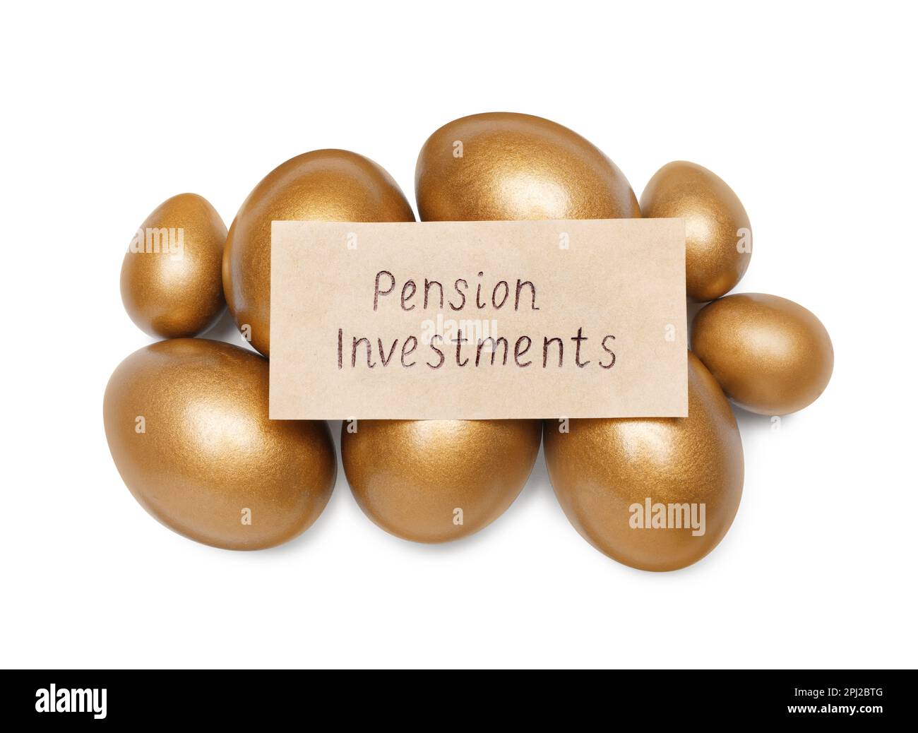 Uova d'oro e carta con frase investimenti pensione su sfondo bianco, vista dall'alto Foto Stock