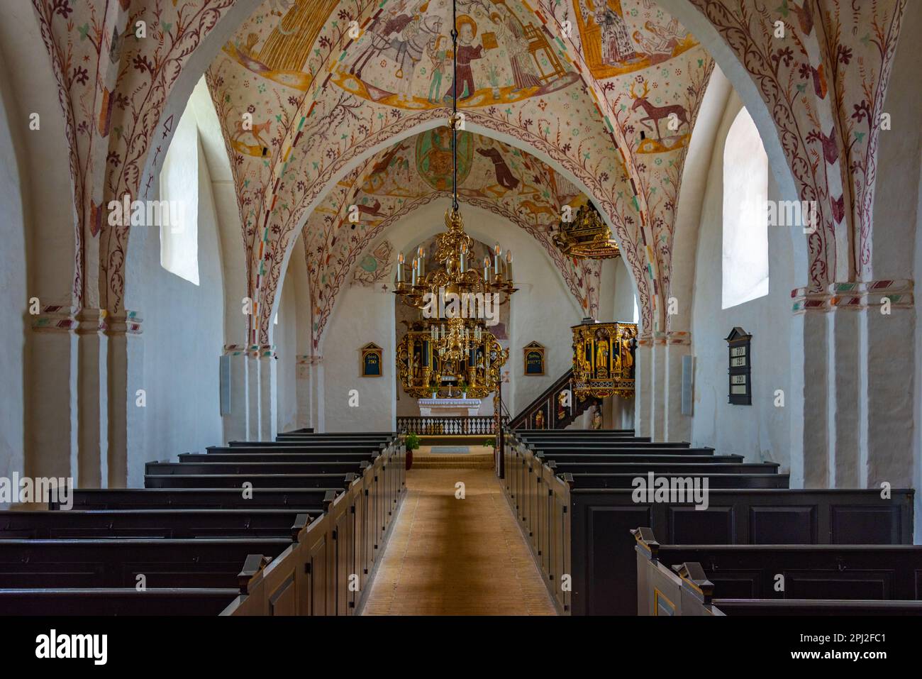 Elmelunde, Danimarca, 22 giugno 2022: Interno della chiesa di Elmelunde dipinta in Danimarca. Foto Stock