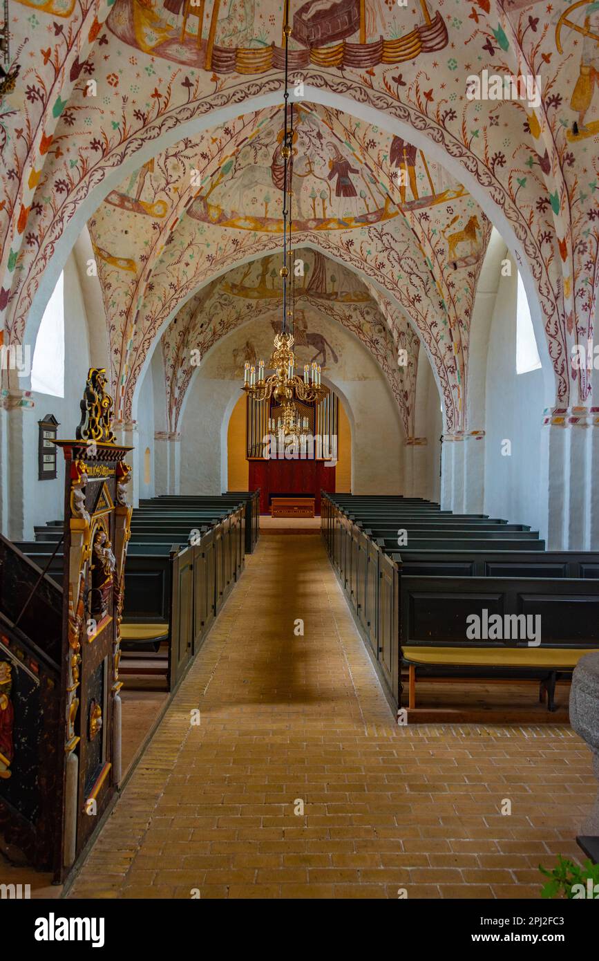 Elmelunde, Danimarca, 22 giugno 2022: Interno della chiesa di Elmelunde dipinta in Danimarca. Foto Stock
