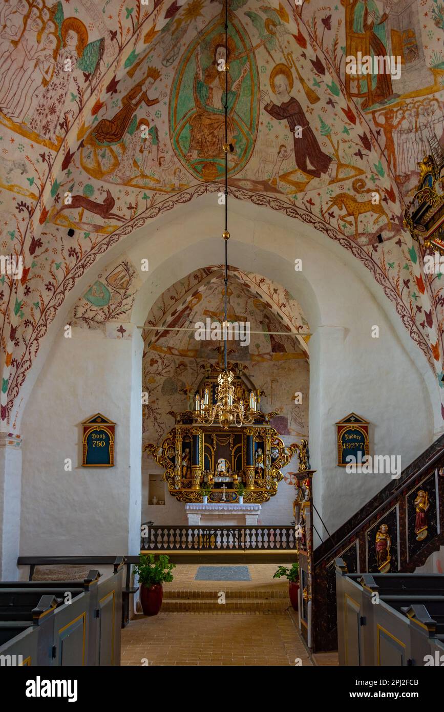 Elmelunde, Danimarca, 22 giugno 2022: Interno della chiesa di Elmelunde dipinta in Danimarca. Foto Stock