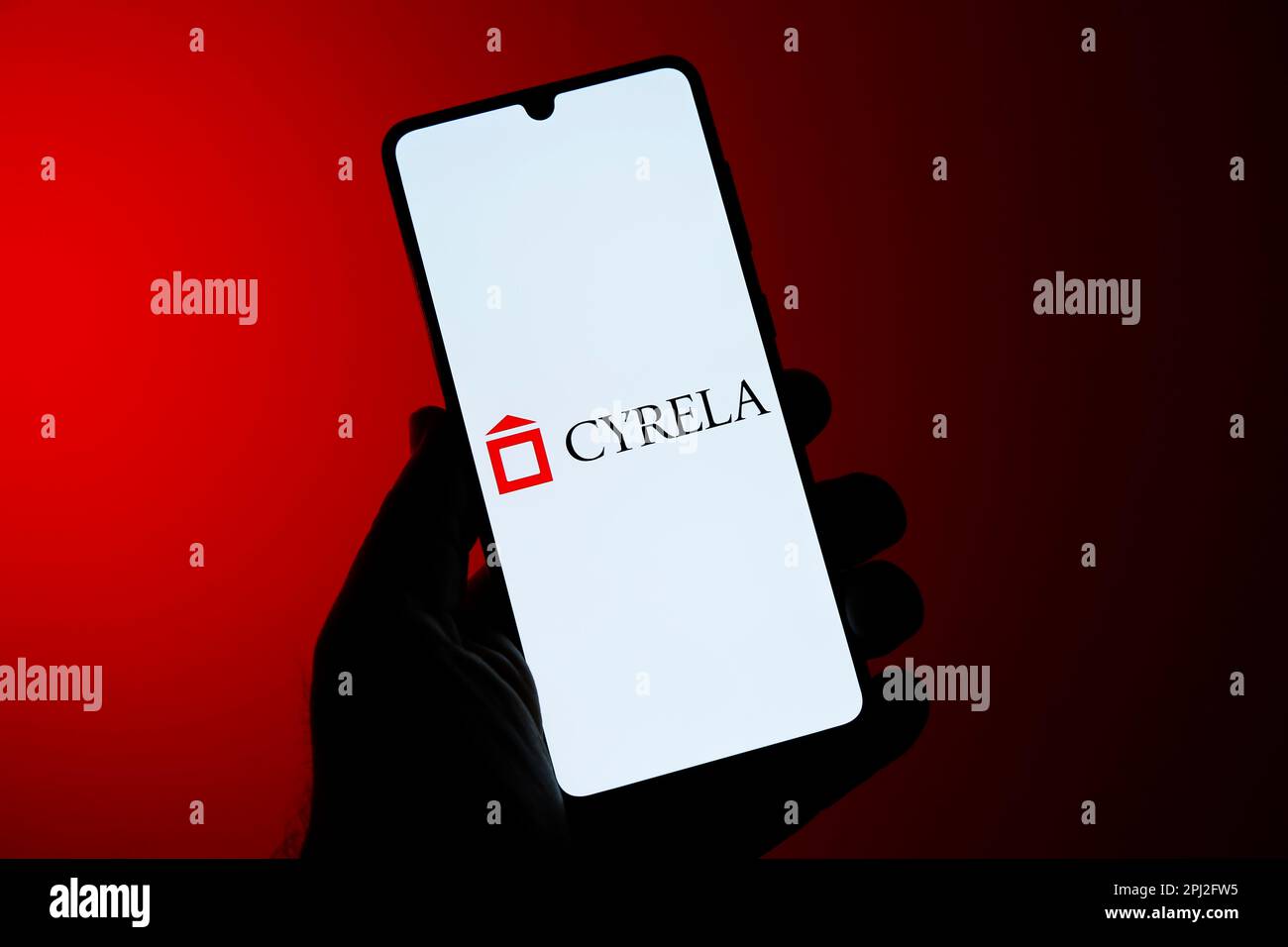 Minas Gerais, Brasile - 30 marzo 2023: Immagine illustrativa del costruttore Cyrela e sviluppatore di high-end e di lusso sviluppi sul telefono cellulare sc Foto Stock