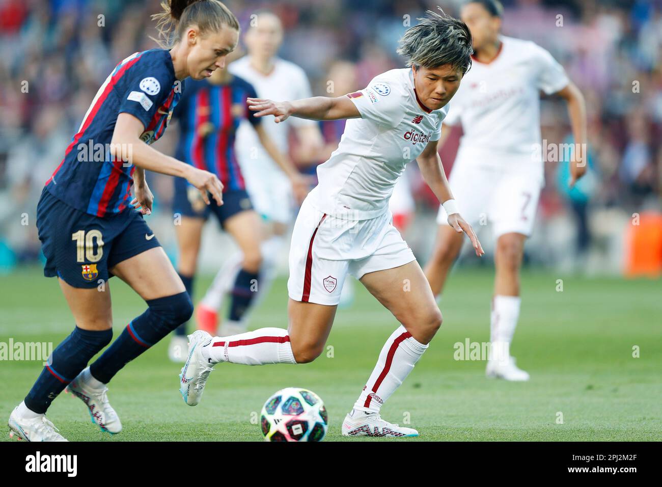 Barcellona, Spagna. Credit: D. 29th Mar, 2023. Caroline Graham Hansen (Barcellona), Moeka Minami (Roma) Calcio : UEFA Women's Champions League Quarter-finals 2nd tappa tra FC Barcelona 5-1 COME Roma al Camp Nou di Barcellona, Spagna. Credit: D .Nakashima/AFLO/Alamy Live News Foto Stock