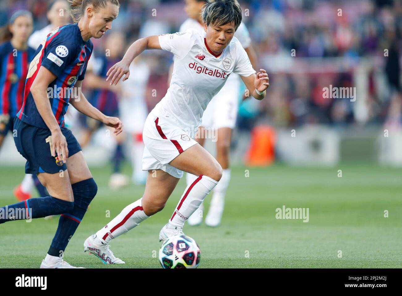 Barcellona, Spagna. Credit: D. 29th Mar, 2023. Caroline Graham Hansen (Barcellona), Moeka Minami (Roma) Calcio : UEFA Women's Champions League Quarter-finals 2nd tappa tra FC Barcelona 5-1 COME Roma al Camp Nou di Barcellona, Spagna. Credit: D .Nakashima/AFLO/Alamy Live News Foto Stock
