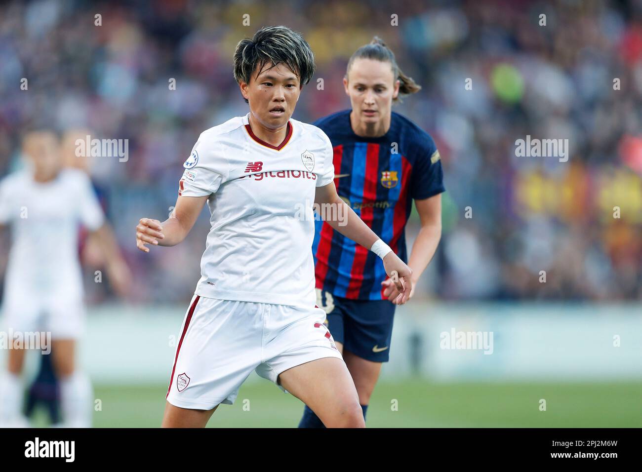 Barcellona, Spagna. Credit: D. 29th Mar, 2023. Caroline Graham Hansen (Barcellona), Moeka Minami (Roma) Calcio : UEFA Women's Champions League Quarter-finals 2nd tappa tra FC Barcelona 5-1 COME Roma al Camp Nou di Barcellona, Spagna. Credit: D .Nakashima/AFLO/Alamy Live News Foto Stock