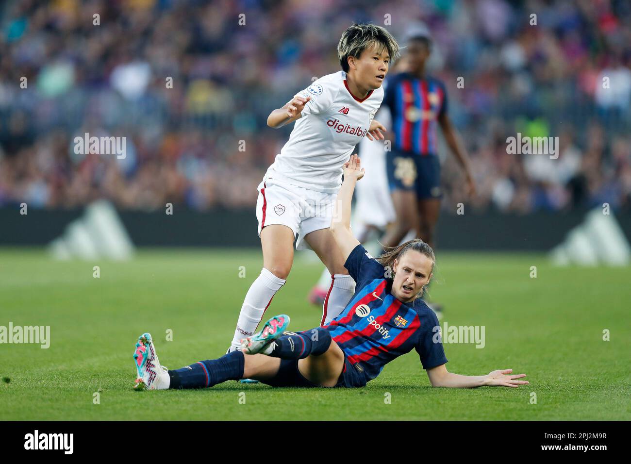 Barcellona, Spagna. Credit: D. 29th Mar, 2023. Caroline Graham Hansen (Barcellona), Moeka Minami (Roma) Calcio : UEFA Women's Champions League Quarter-finals 2nd tappa tra FC Barcelona 5-1 COME Roma al Camp Nou di Barcellona, Spagna. Credit: D .Nakashima/AFLO/Alamy Live News Foto Stock