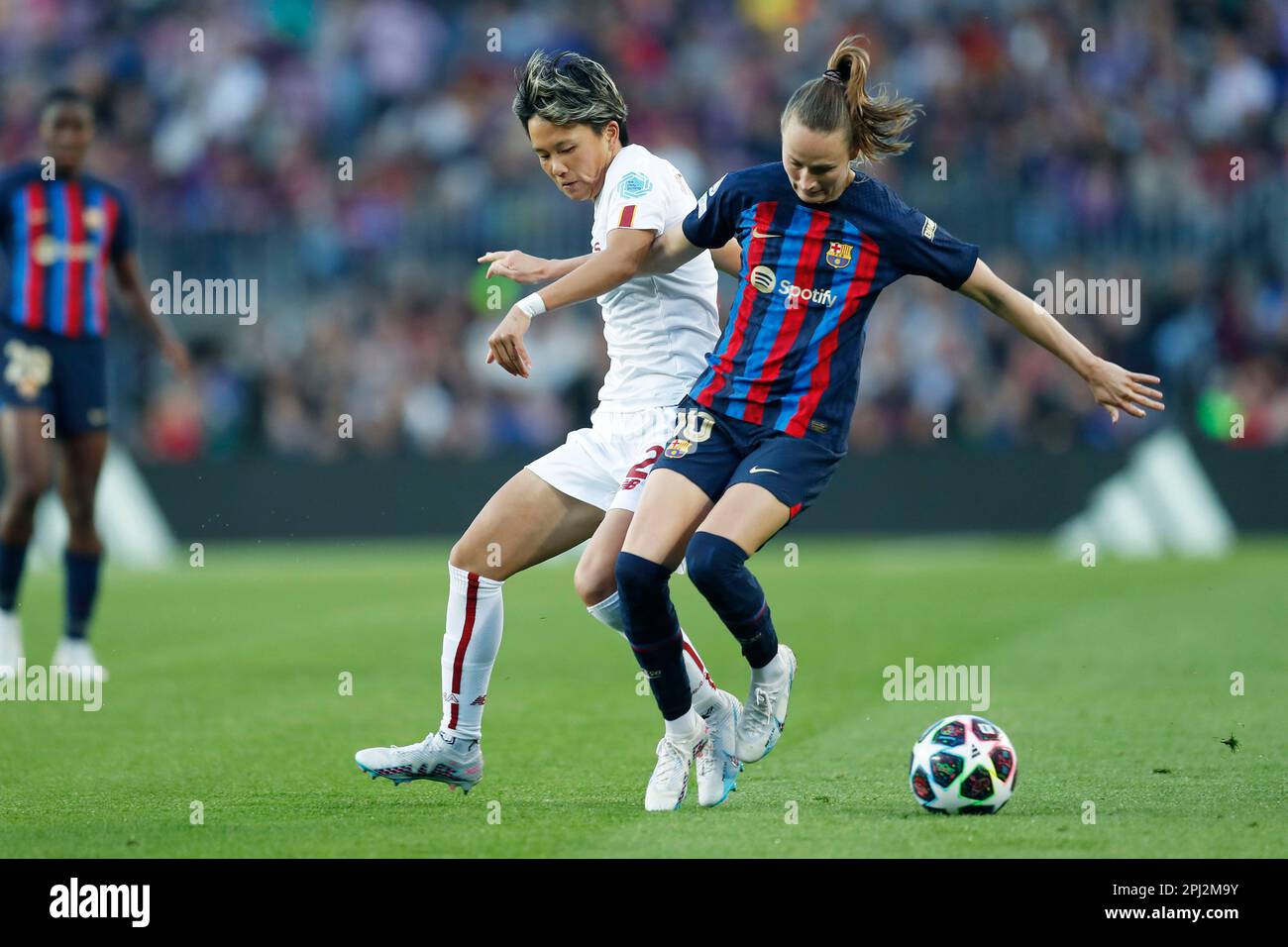 Barcellona, Spagna. Credit: D. 29th Mar, 2023. Moeka Minami (Roma), Caroline Graham Hansen (Barcellona) Calcio/Calcio : UEFA Women's Champions League Quarter-finals 2nd tappa tra FC Barcelona 5-1 COME Roma al Camp Nou di Barcellona, Spagna. Credit: D .Nakashima/AFLO/Alamy Live News Foto Stock