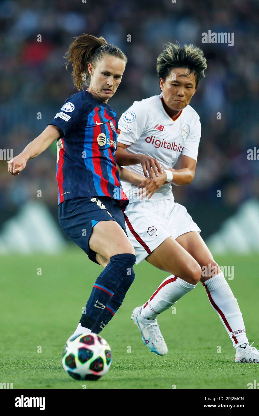 Barcellona, Spagna. Credit: D. 29th Mar, 2023. Caroline Graham Hansen (Barcellona), Moeka Minami (Roma) Calcio : UEFA Women's Champions League Quarter-finals 2nd tappa tra FC Barcelona 5-1 COME Roma al Camp Nou di Barcellona, Spagna. Credit: D .Nakashima/AFLO/Alamy Live News Foto Stock
