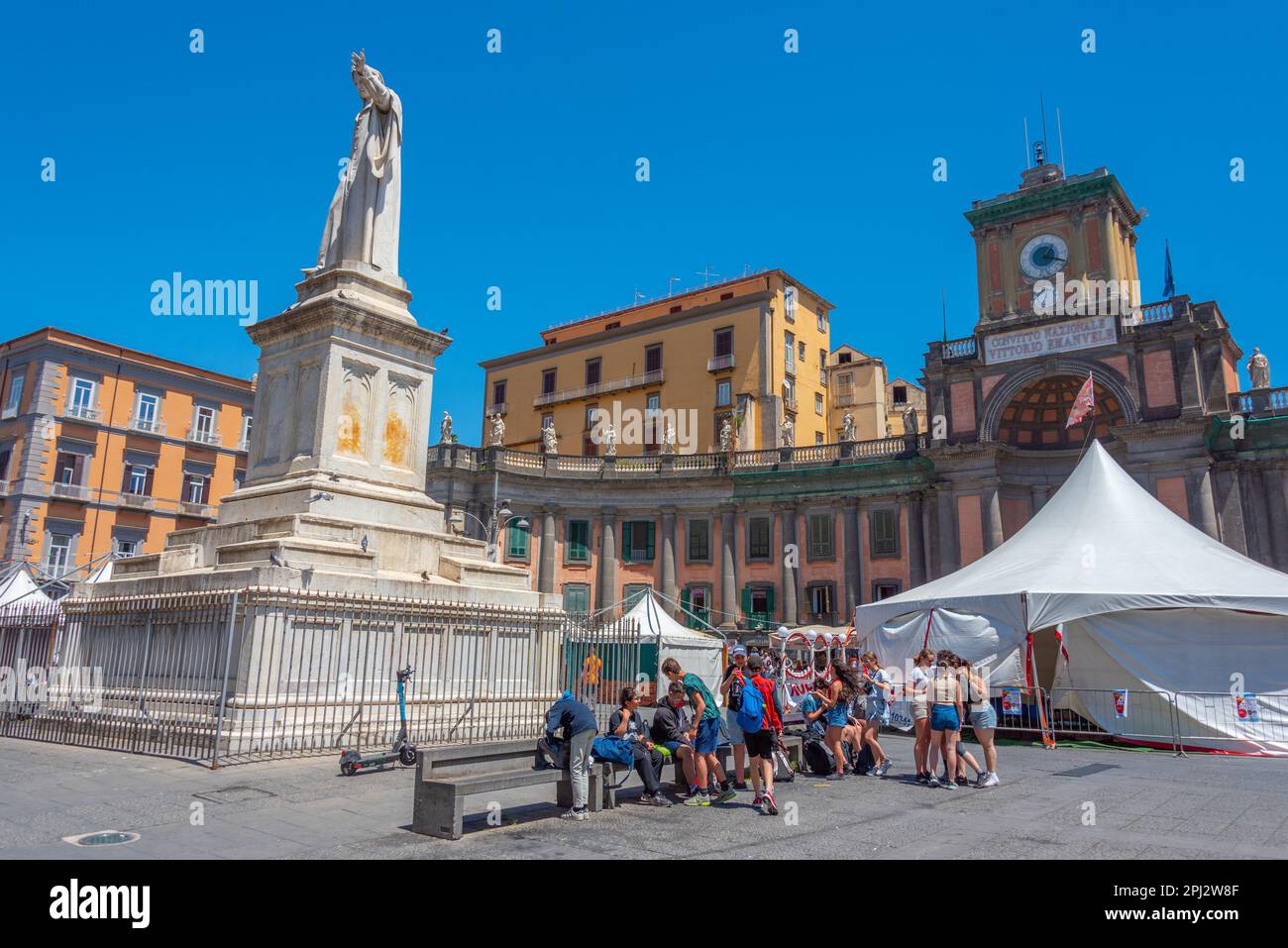 Napoli, 19 maggio 2022: Piazza Dante nel centro storico di Napoli. Foto Stock