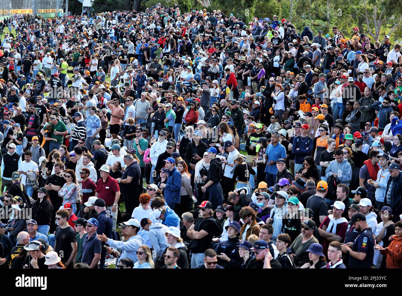 Melbourne, Australia. 31st Mar, 2023. Circuito atmosfera - ventole. Gran Premio d'Australia, venerdì 31st marzo 2023. Albert Park, Melbourne, Australia. Credit: James Moy/Alamy Live News Foto Stock