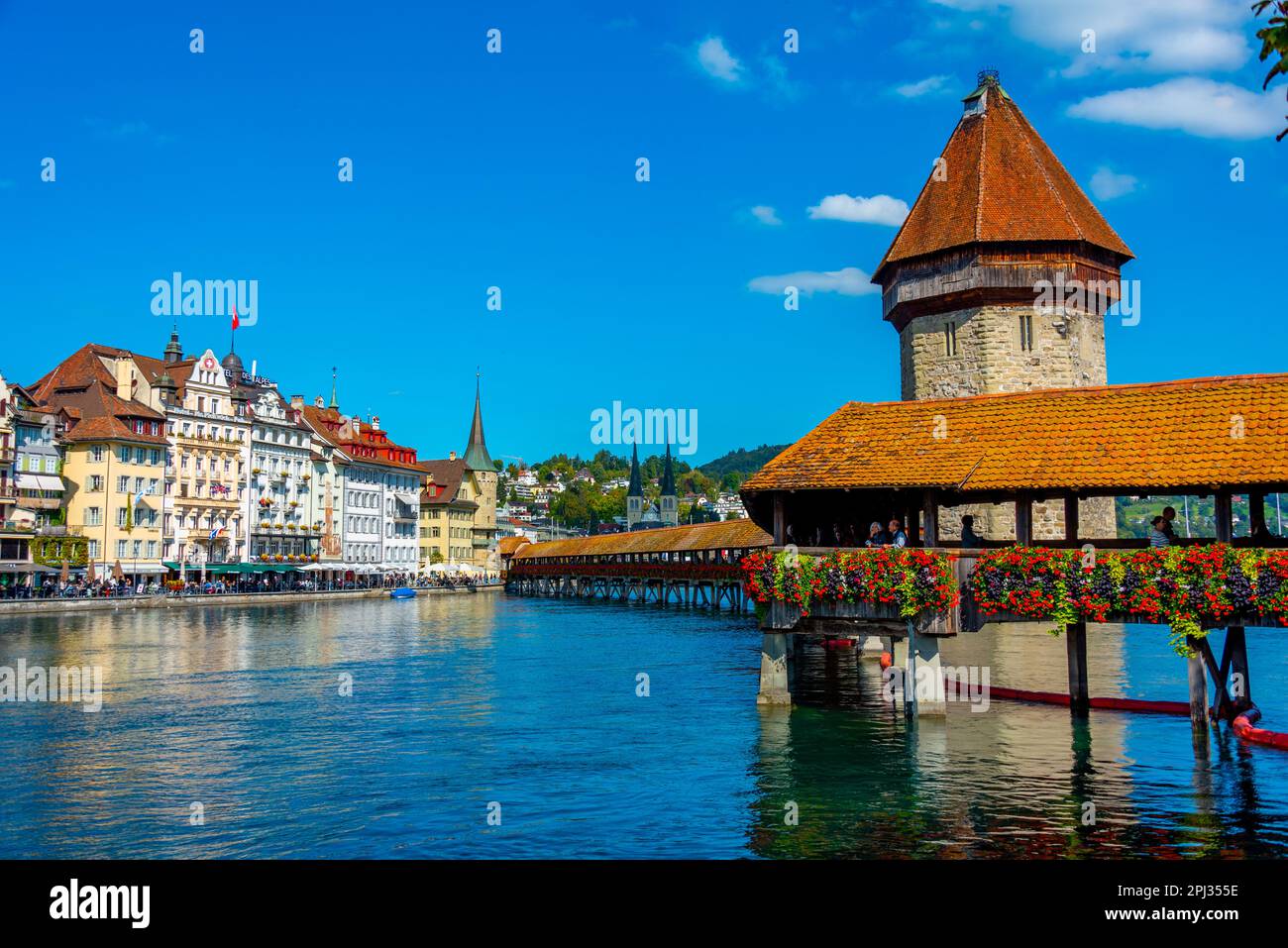 Lucerna, Svizzera, 21 settembre 2022: Vista di Kapellbruecke nella città svizzera di Lucerna. Foto Stock