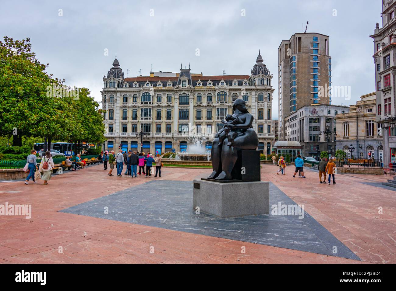 Oviedo, Spagna, 11 giugno 2022: Plaza de la Escandalera nel centro storico di Oviedo, Spagna. Foto Stock