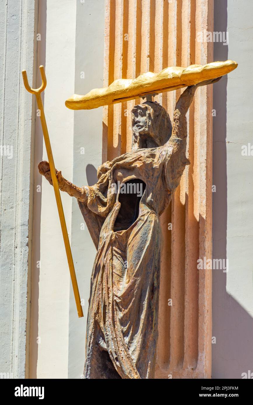 Figueres, Spagna, 28 maggio 2022: Statua di Salvator Dali nel centro di Figueres, Spagna. Foto Stock