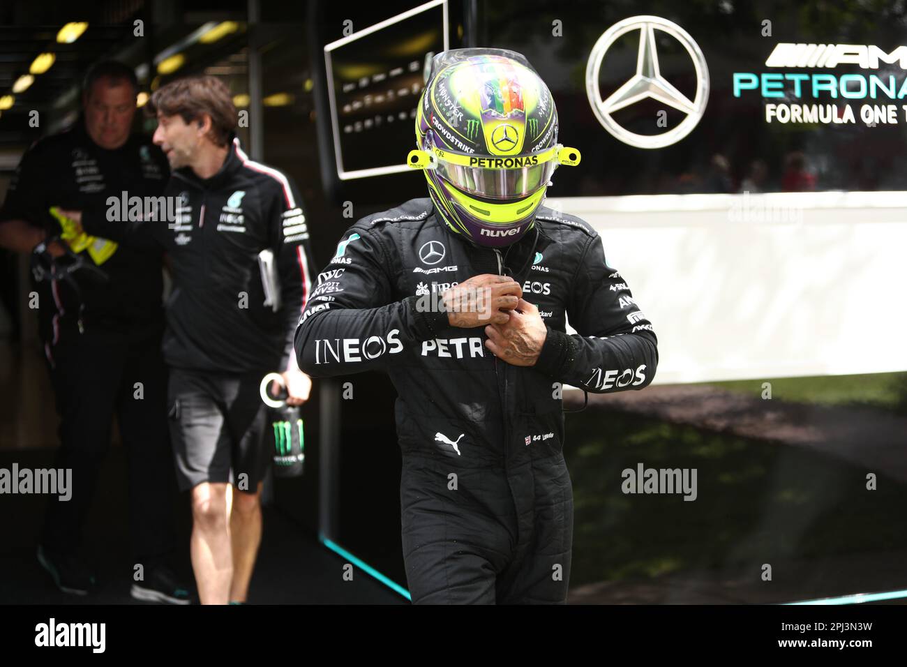 Albert Park, Melbourne, Victoria, Australia. 31st Mar, 2023. FIA Formula One World Championship 2023 - Formula uno Rolex Australian Grand Prix - Lewis Hamilton del Regno Unito corre per il team Mercedes-AMG Petronas F1 ritorna dopo le prove libere uno durante il Campionato Mondiale FIA Formula uno 2023-Image Credit: brett keating/Alamy Live News Foto Stock