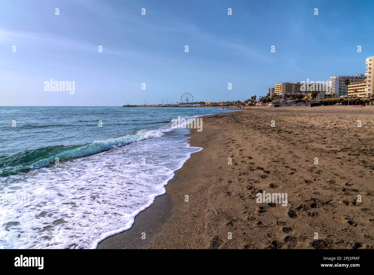 Carihuela vista spiaggia a Benalmadena Andalusia Costa del Sol Spagna Foto Stock