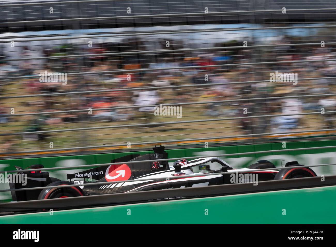 Melbourne, Australia, 31 marzo 2023. Kevin Magnussen (20) guidando per il Team MoneyGram Haas F1 durante le prove di Formula 1 al Gran Premio d'Australia di Formula uno del 31 marzo 2023, al circuito Grand Prix di Melbourne ad Albert Park, Australia. Credit: Dave Hewison/Speed Media/Alamy Live News Foto Stock